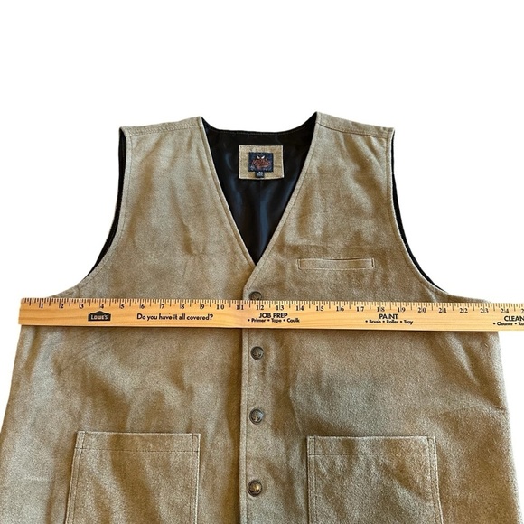 Men's Moon Shine Brad Paisley Tan Suede Vest - Picture 4 of 14